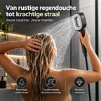 Vrouw die haar haren wast onder de Jeavy zwarte handdouche met een krachtige waterstraal
